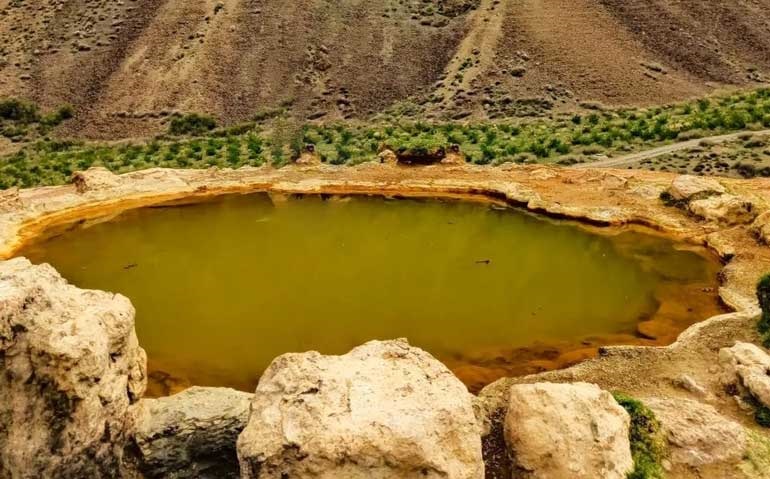 نمایی از چشمه دلاوون طامه
