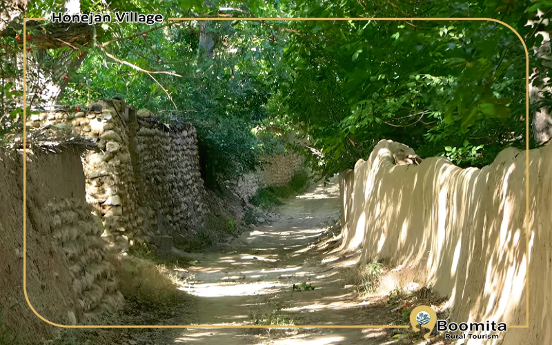 کوچه باغ، دیوارهای گلی