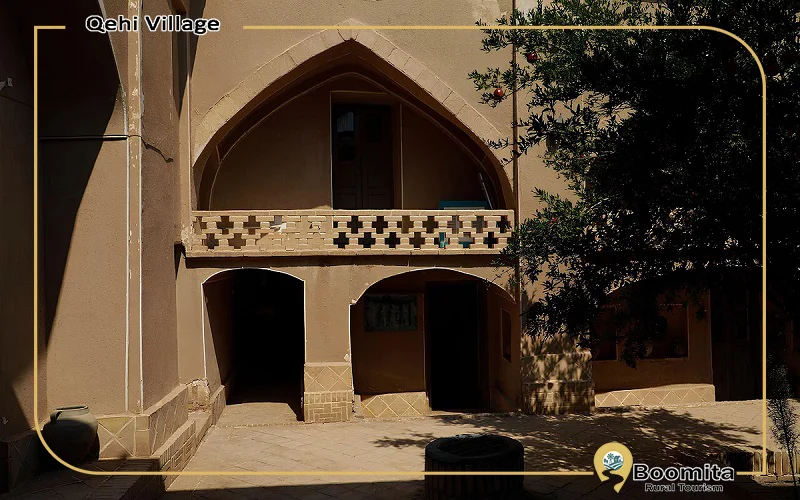 معماری سنتی با روزنه های مشبک