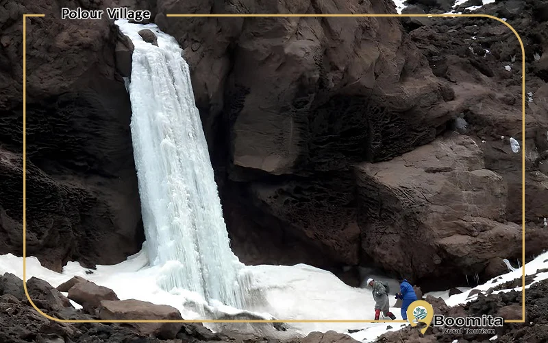 آبشار یخی در نزدیکی روستای پلور