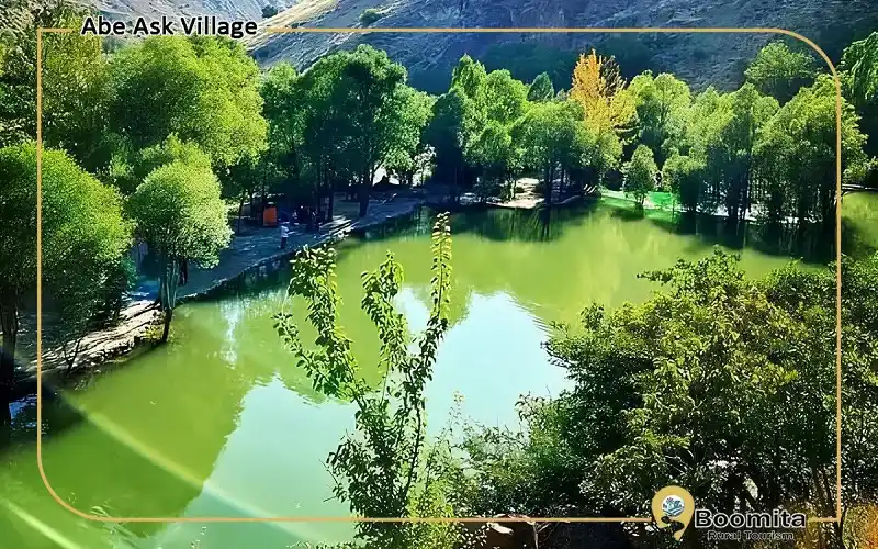 نمای چشمه زیبا در آب اسک