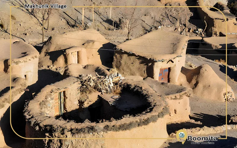 خانه ای با معماری قدیمی در روستای ماخونیک