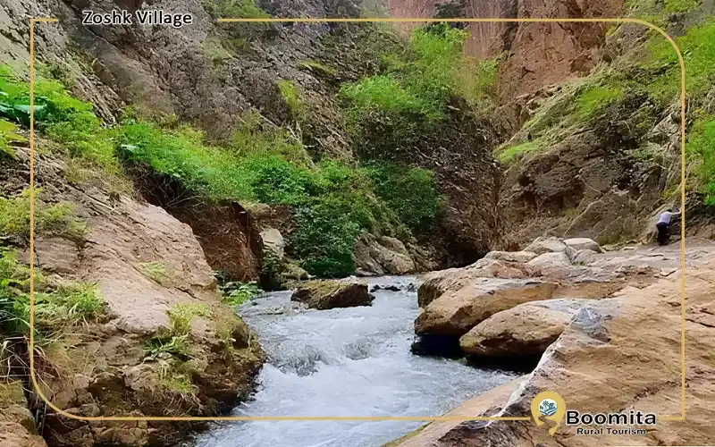 آبشار و طبیعت سرسبز
