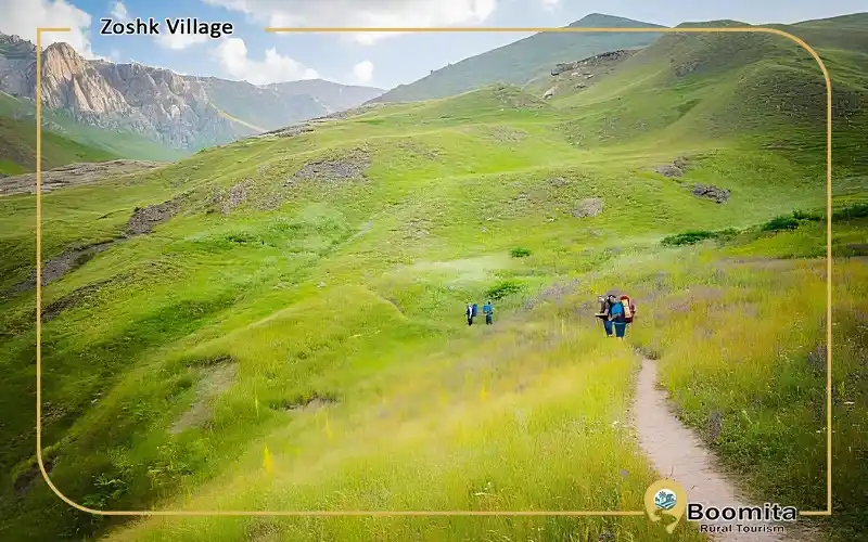 تپه ای سرسبز در یکی از روستاهای گردشگردی اطراف مشهد