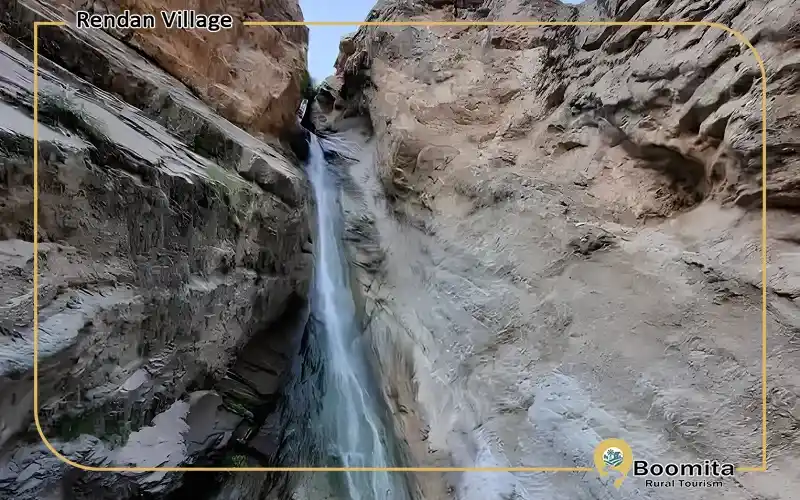 آبشار رندان در اطراف تهران